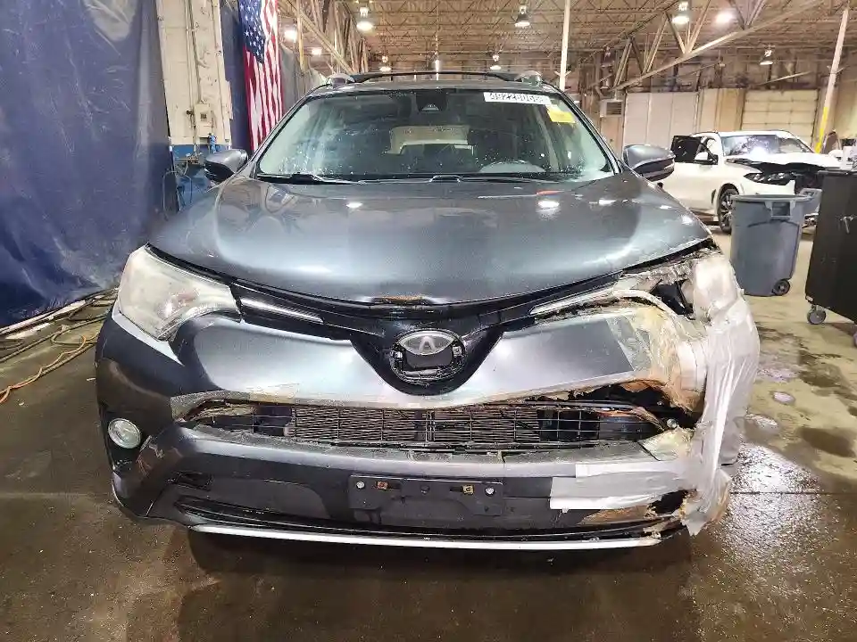 JTMRFREV5JD228052 2018 TOYOTA RAV4-4