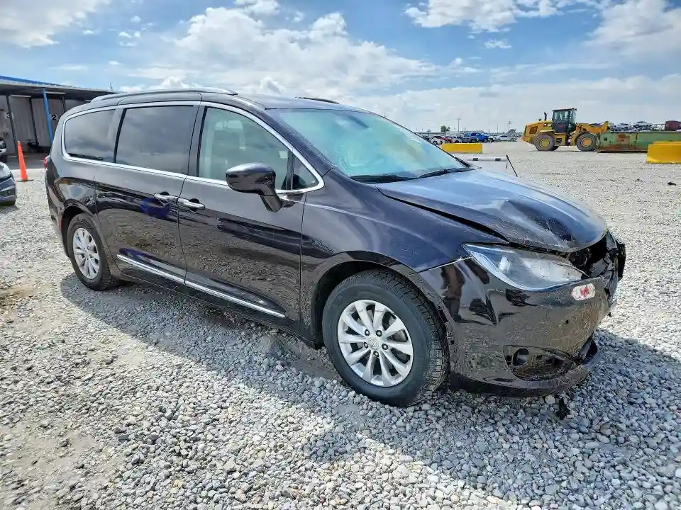 2C4RC1BG5JR123458 2018 CHRYSLER PACIFICA-3