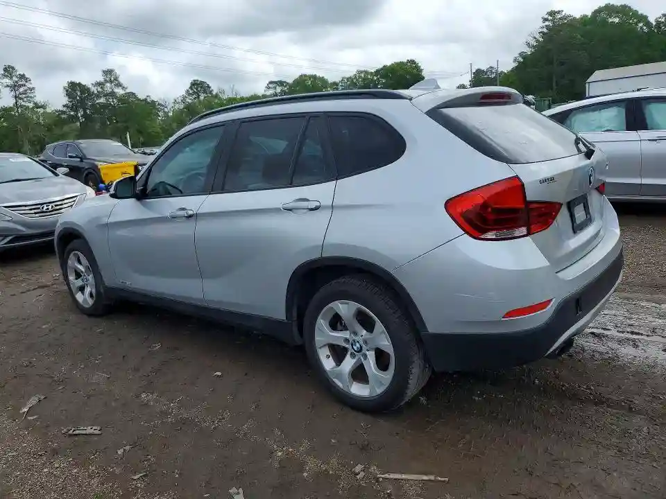 WBAVM1C58FV318366 2015 BMW X1-1