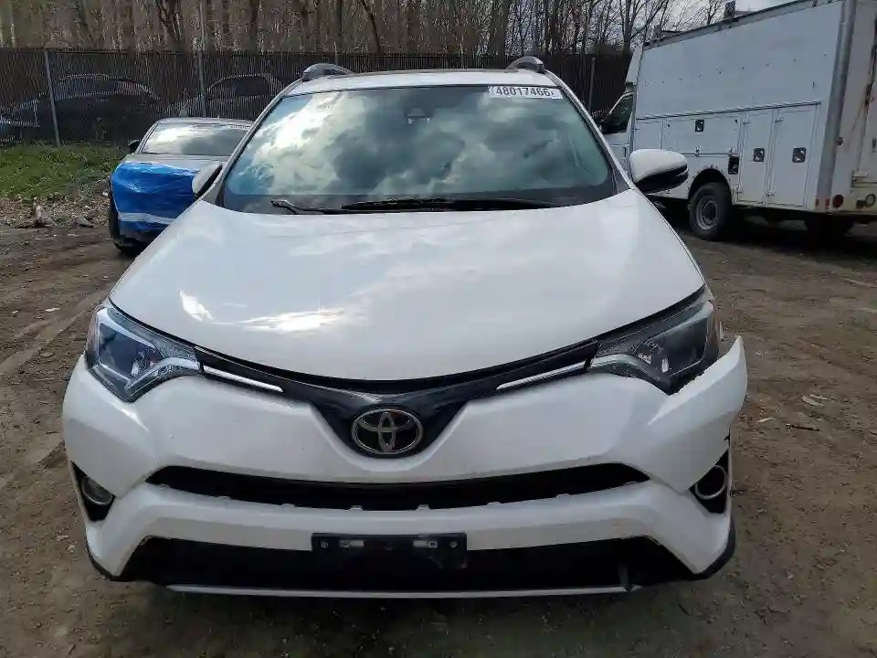 JTMRFREV2JJ748081 2018 TOYOTA RAV4-4