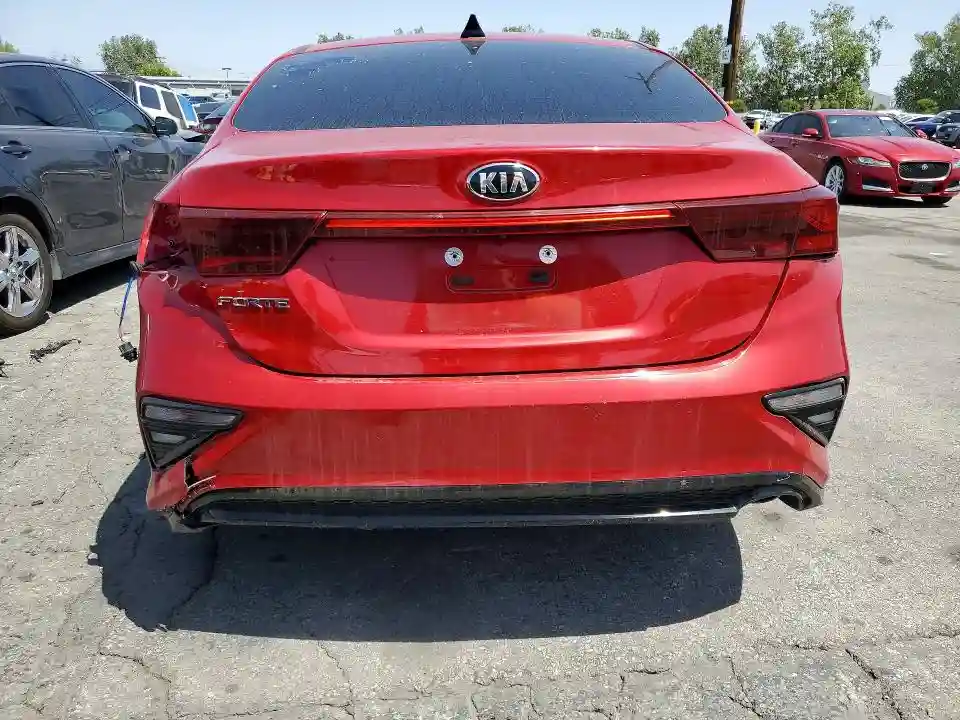 3KPF24AD8KE120216 2019 KIA FORTE LXS-5