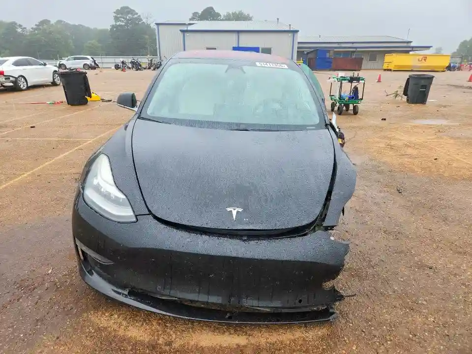 5YJ3E1EB3JF135054 2018 TESLA MODEL 3-4