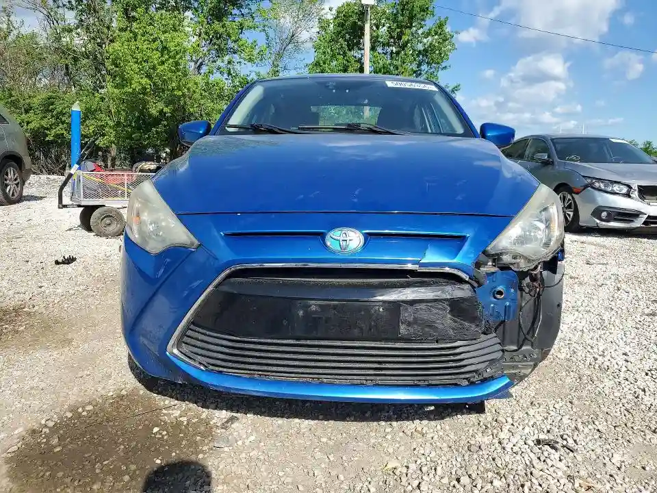 3MYDLBYV1HY178278 2017 TOYOTA YARIS-4