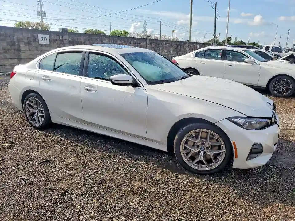 3MW69CW03S8F32907 2025 BMW 3 SERIES-3
