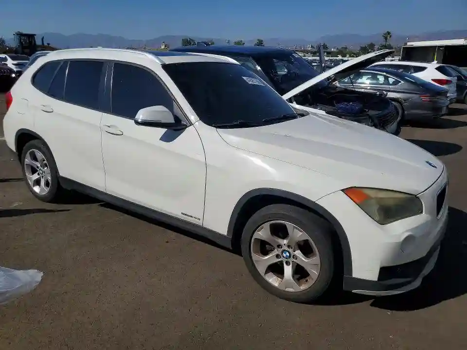 WBAVM1C54FVW56833 2015 BMW X1-3