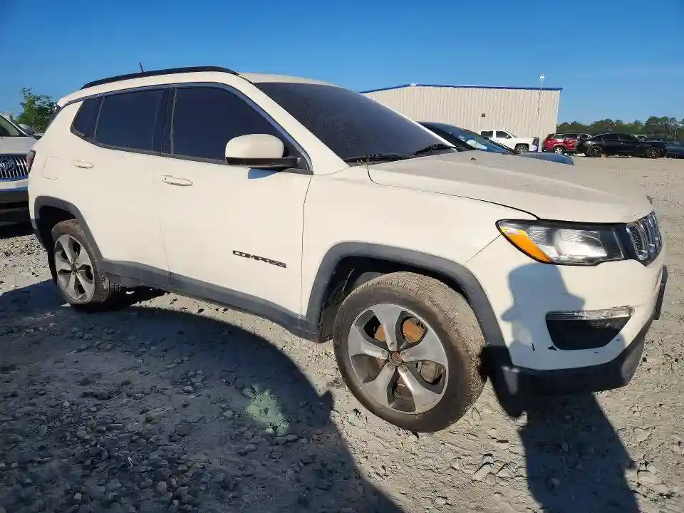 3C4NJDBB7JT144318 2018 JEEP COMPASS-3