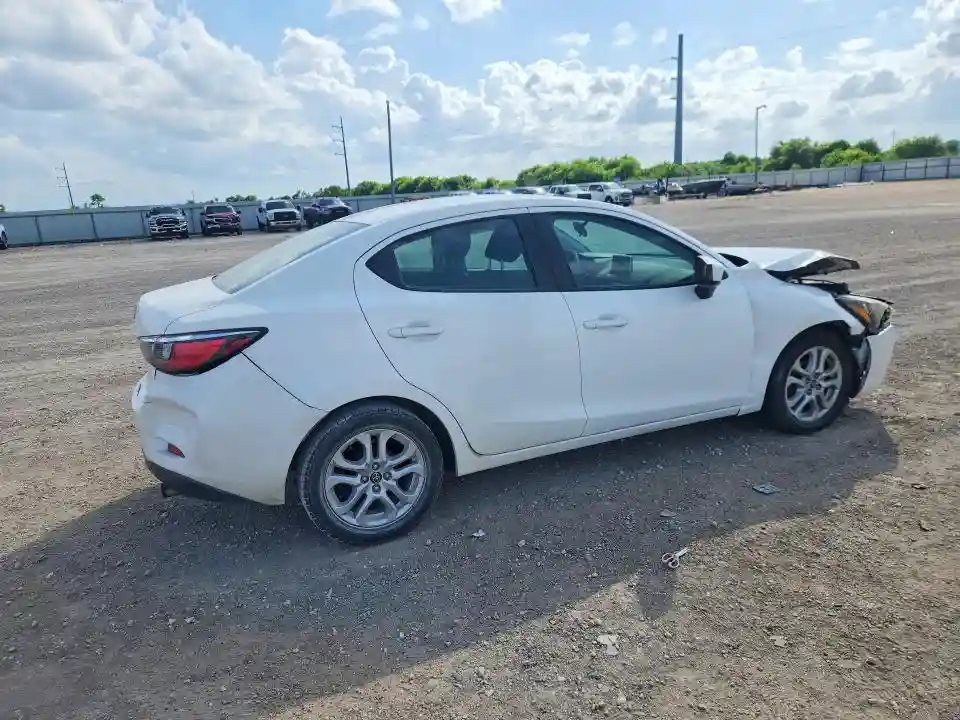 3MYDLBYV9HY167965 2017 TOYOTA YARIS-2