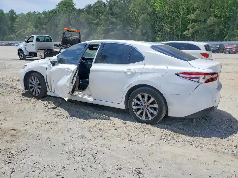4T1B11HK8JU082468 2018 TOYOTA CAMRY-1