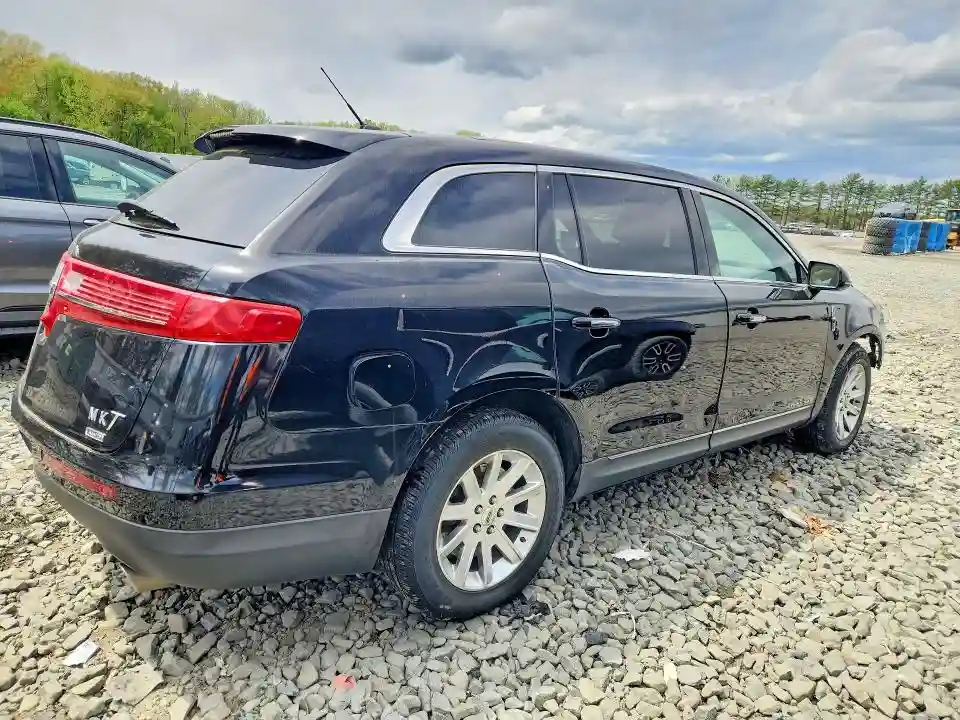 2LMHJ5NK5JBL01869 2018 LINCOLN MKT-2