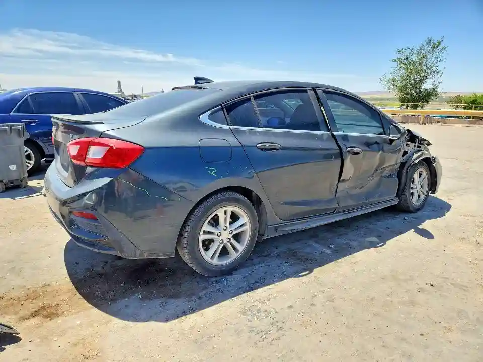 1G1BE5SM8J7121366 2018 CHEVROLET CRUZE-2