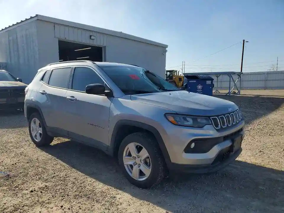 3C4NJDBB1NT224218 2022 JEEP COMPASS-3