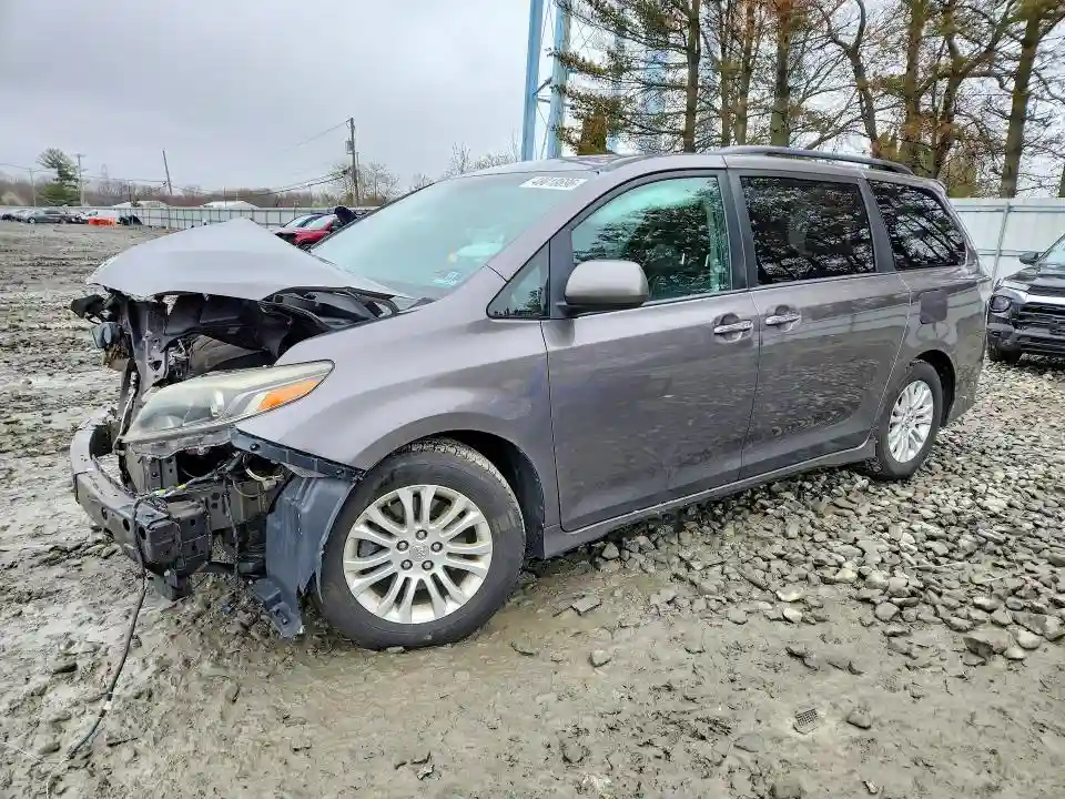 5TDXZ3DC9HS790658 2017 TOYOTA SIENNA-0