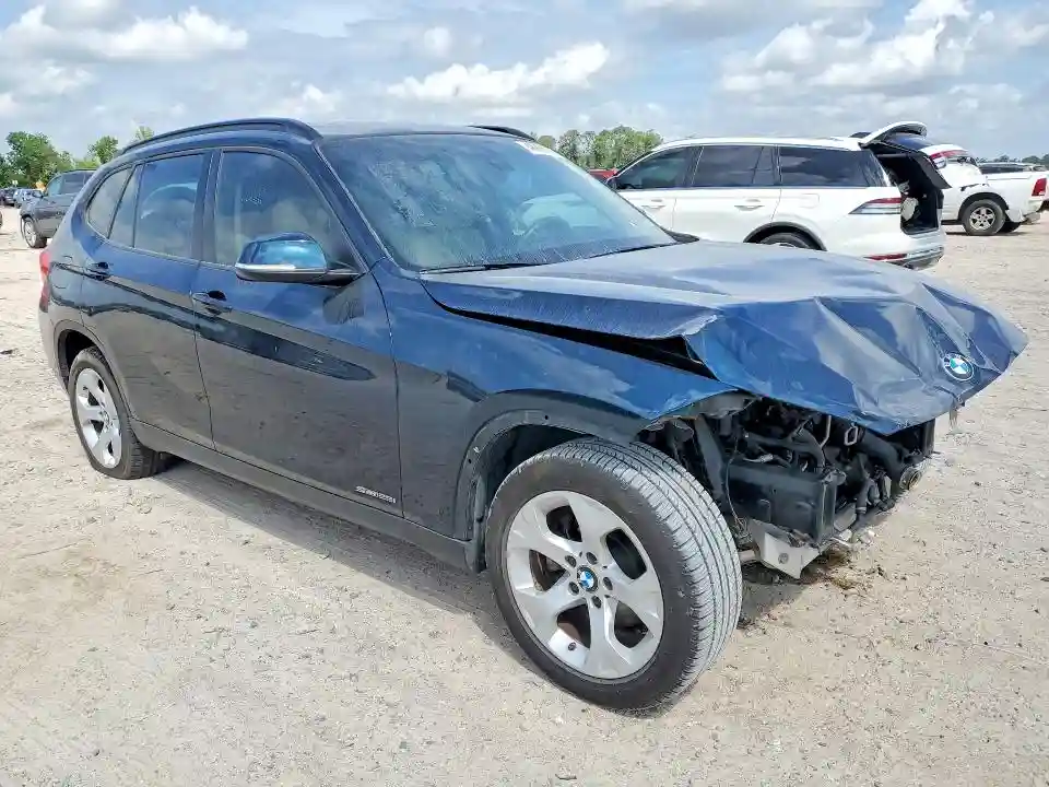 WBAVM1C51FV318435 2015 BMW X1-3