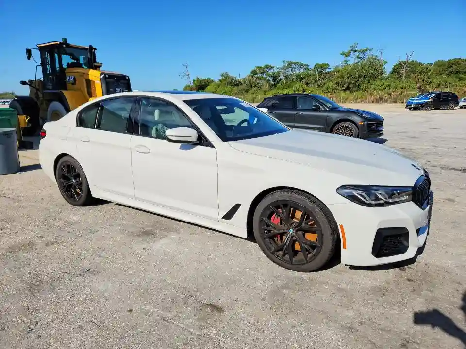 WBA73BJ09NCJ90383 2022 BMW 5 SERIES-3
