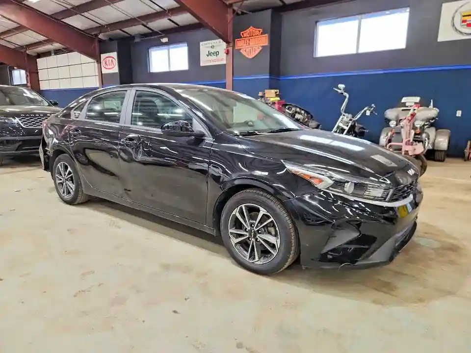 3KPF24AD1PE538382 2023 KIA FORTE-3