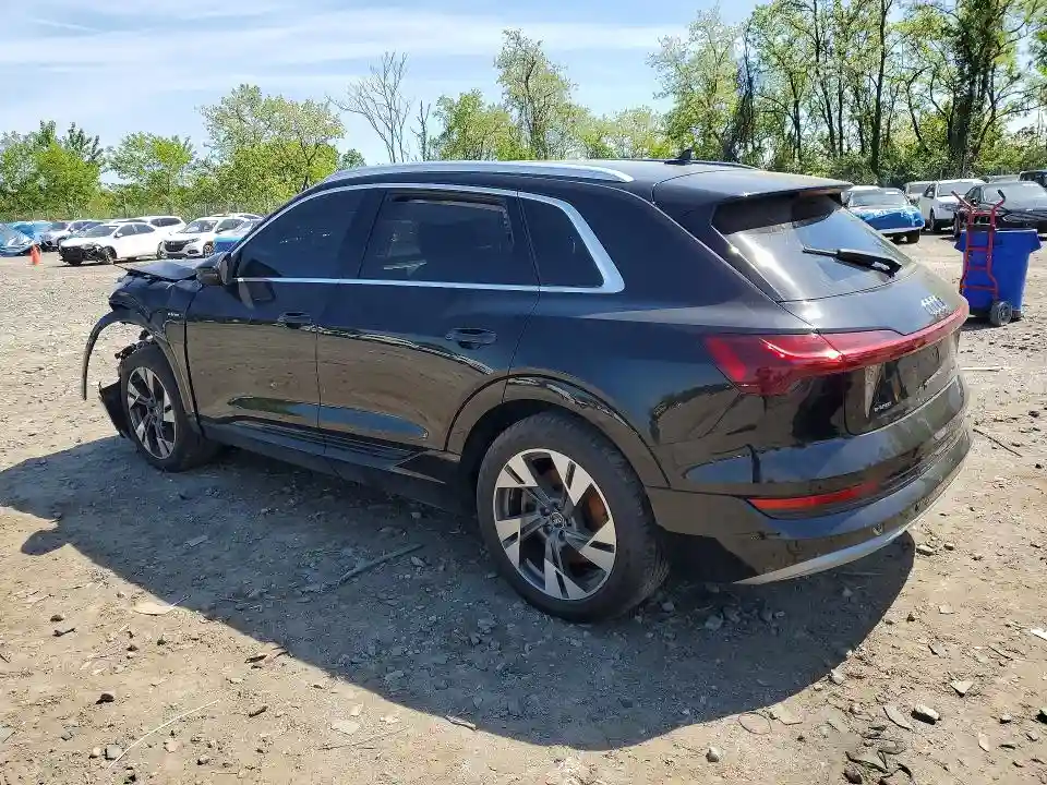 WA1AAAGEXMB020642 2021 AUDI E-TRON-1