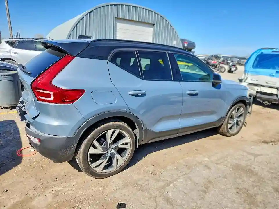 YV4162UM5L2183882 2020 VOLVO XC40-2