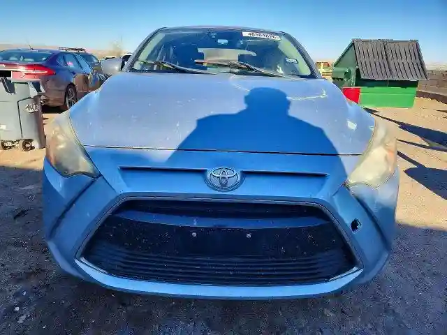 3MYDLBYV6JY321747 2018 TOYOTA YARIS-4