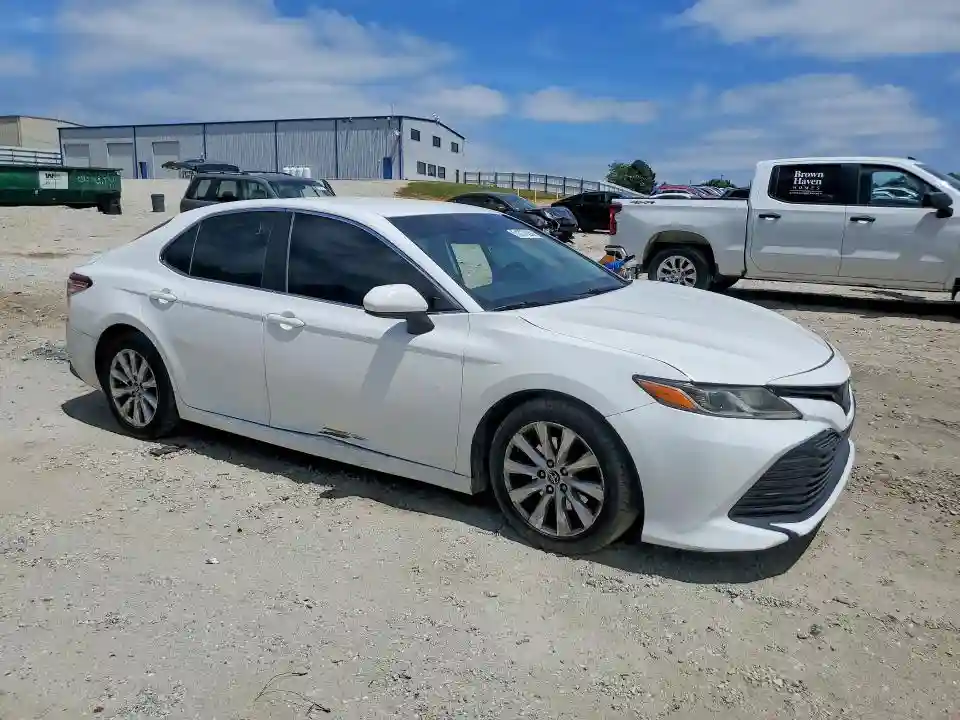 4T1B11HK8JU082468 2018 TOYOTA CAMRY-3