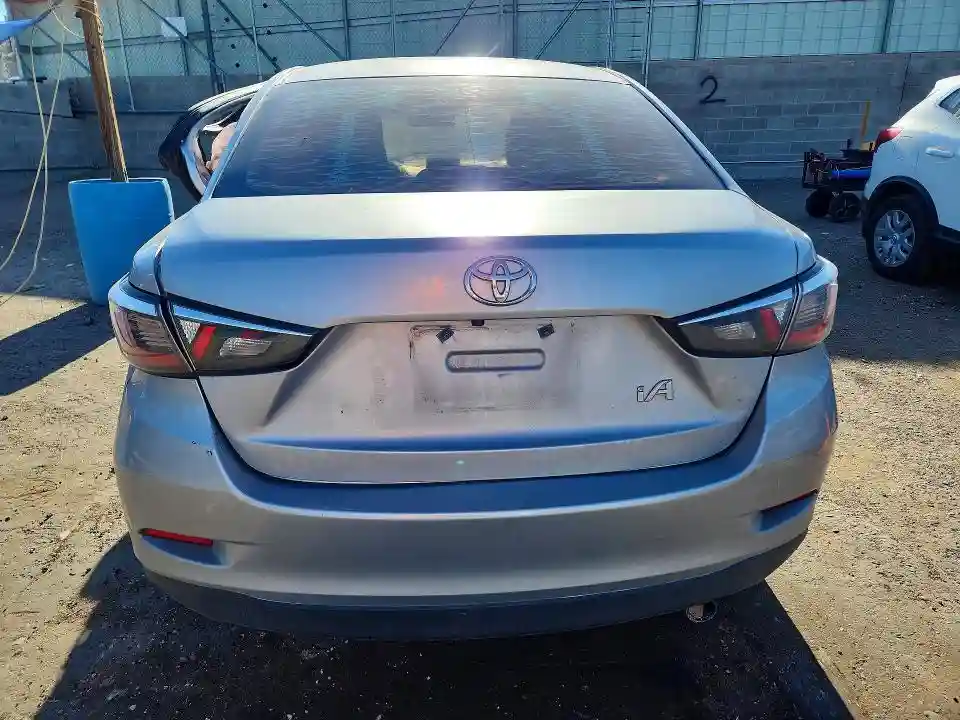 3MYDLBYV6JY321747 2018 TOYOTA YARIS-5