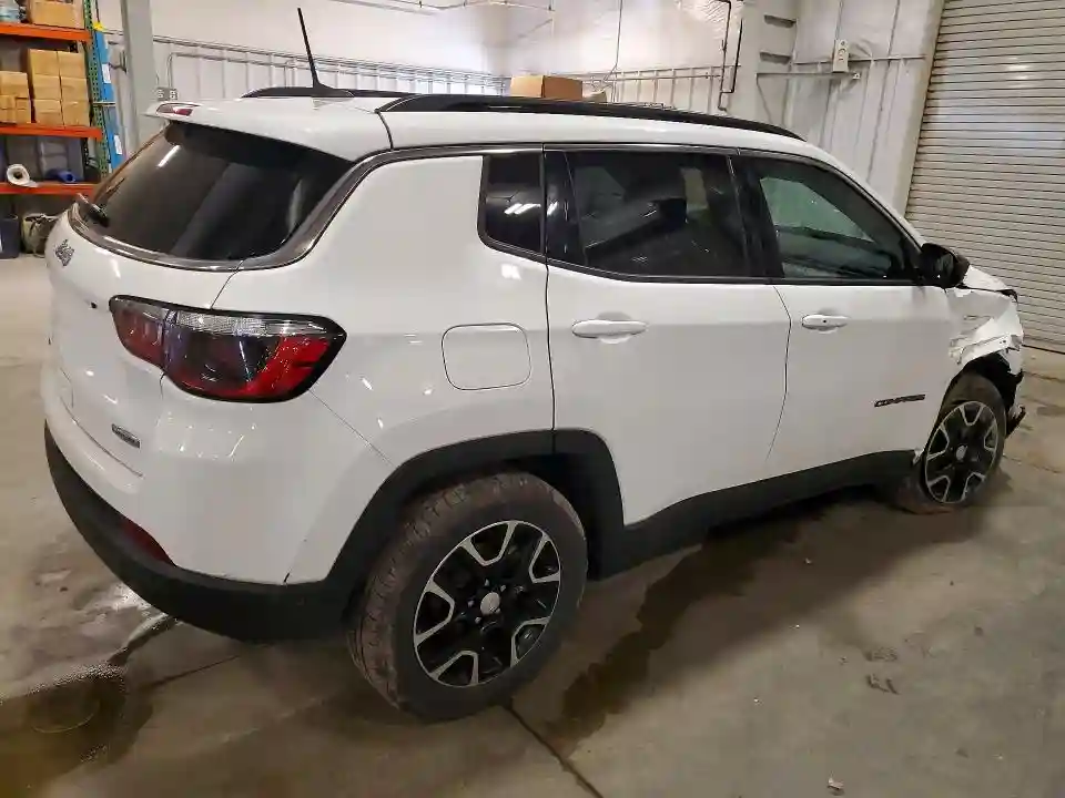3C4NJDBB2NT118800 2022 JEEP COMPASS-2