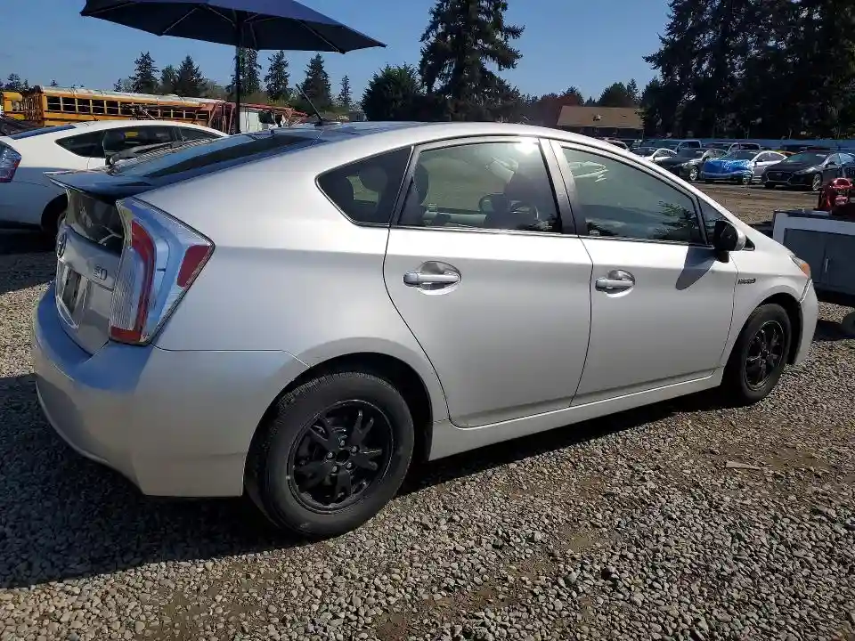JTDKN3DU4F0396628 2015 TOYOTA PRIUS THRE-2