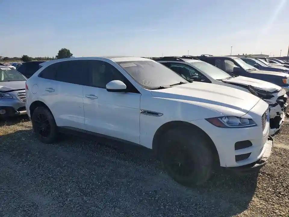 SADCS2BV8HA490208 2017 JAGUAR F-PACE-3