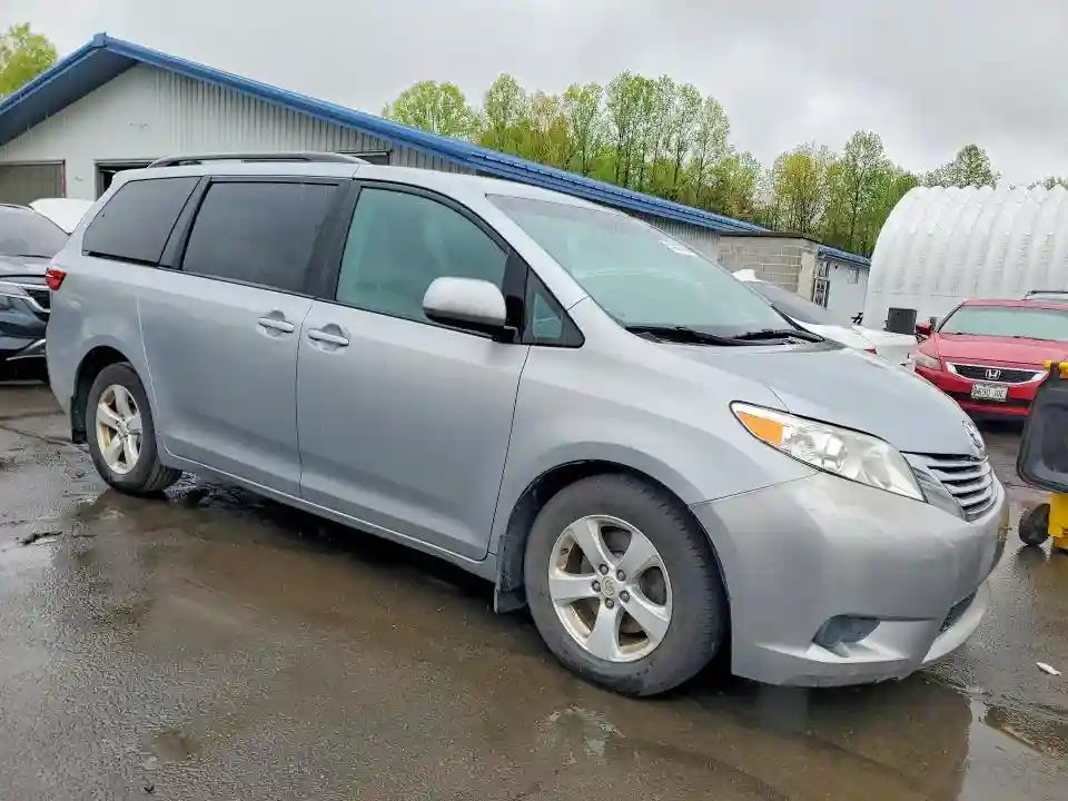 5TDKZ3DC6HS782155 2017 TOYOTA SIENNA-3