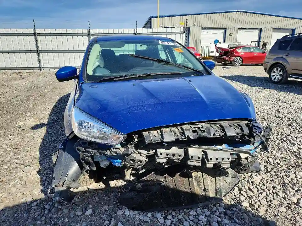 1FADP3F27JL215999 2018 FORD FOCUS-4
