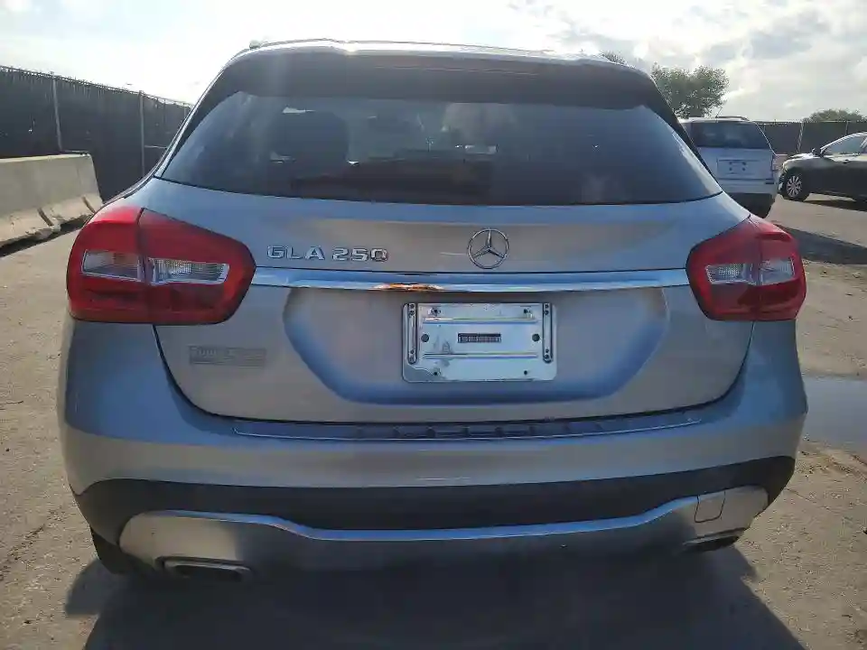 WDCTG4EB8JJ495855 2018 MERCEDES-BENZ GLA-CLASS-5