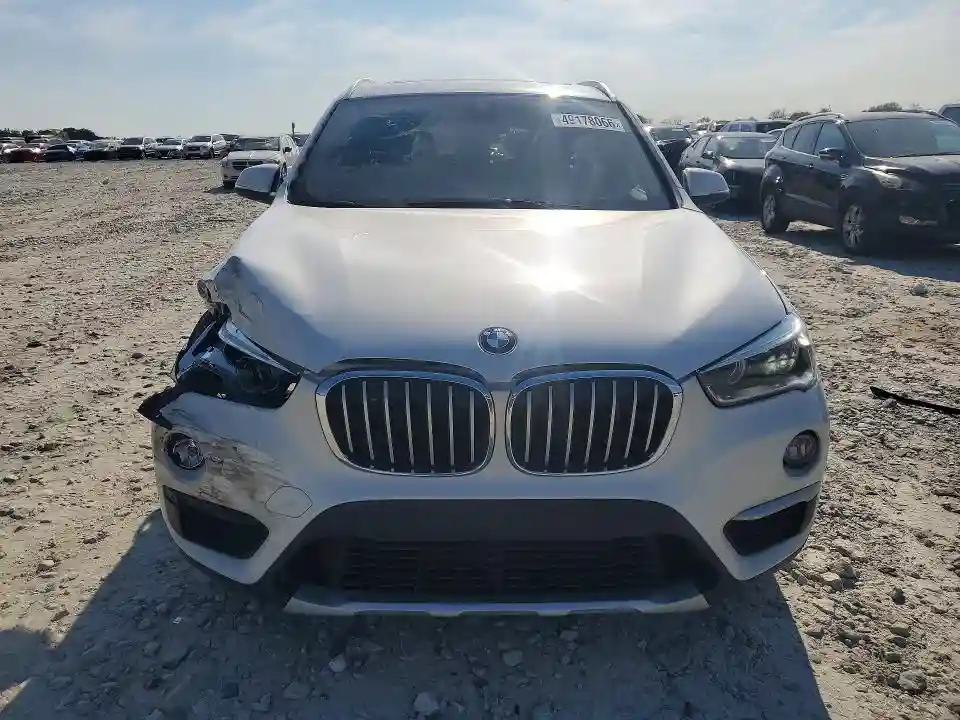 WBXHU7C39J5H38976 2018 BMW X1-4