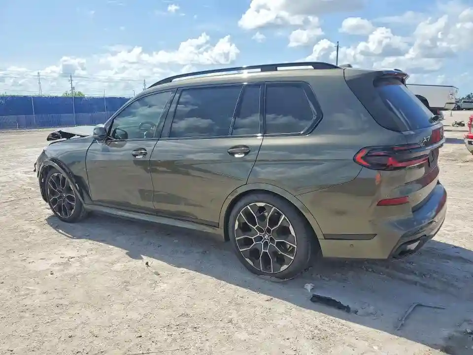 5UX23EM04S9Y67938 2025 BMW X7-1