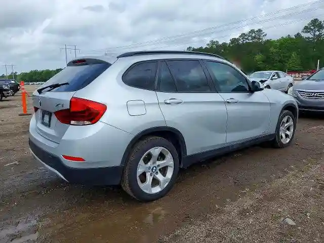 WBAVM1C58FV318366 2015 BMW X1-2