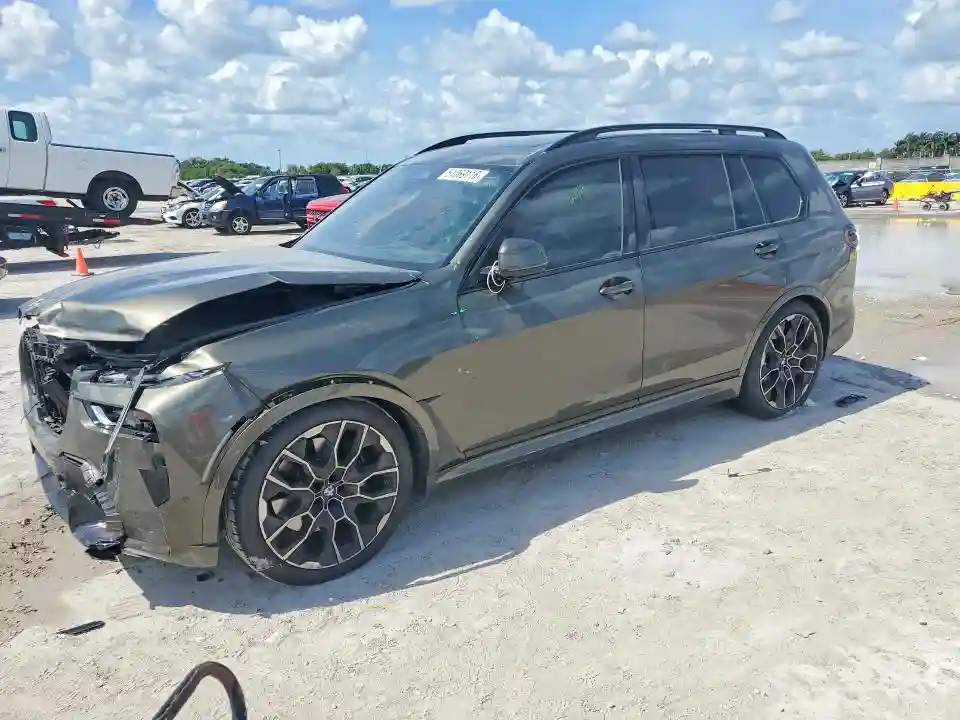 5UX23EM04S9Y67938 2025 BMW X7-0