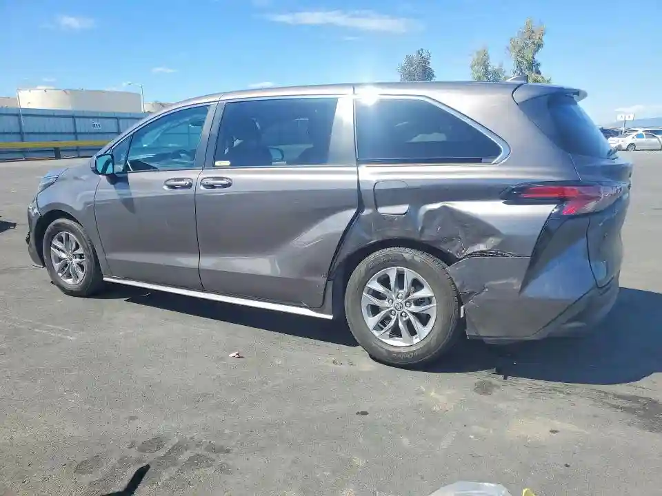 5TDKRKEC0NS101718 2022 TOYOTA SIENNA-1