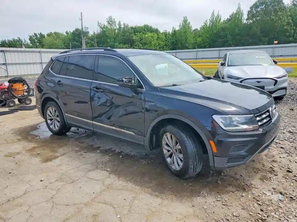 3VV3B7AX0JM128895 2018 VOLKSWAGEN TIGUAN-3