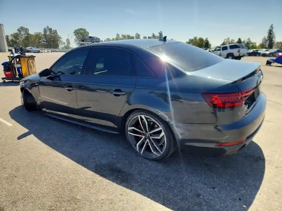 WAUKMAF45JA232552 2018 AUDI A4-1