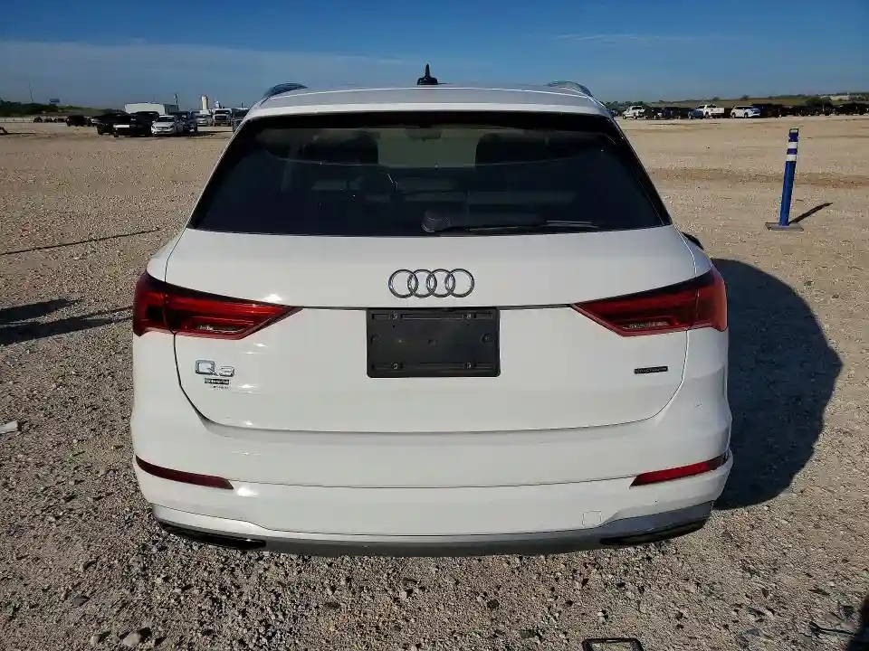 WA1AECF39K1078762 2019 AUDI Q3-5