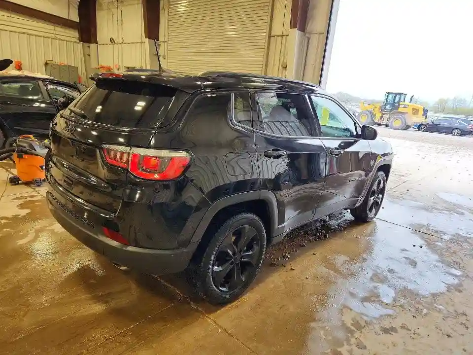 3C4NJDBB7JT453903 2018 JEEP COMPASS-2