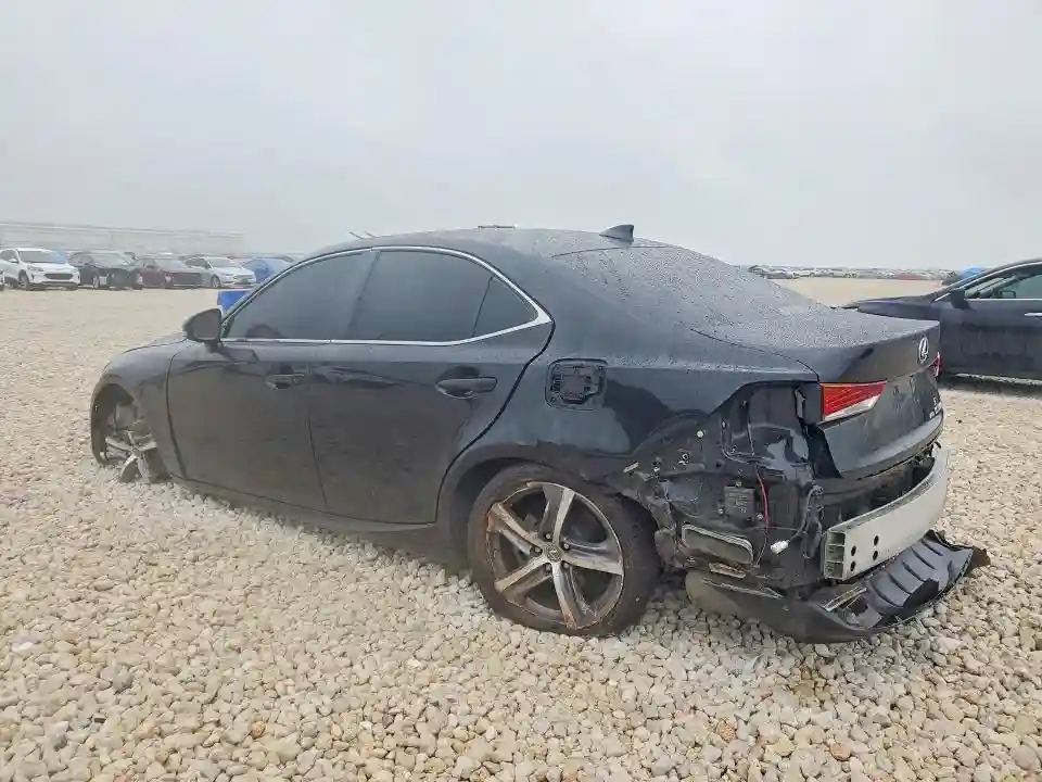 JTHC81D21J5032644 2018 LEXUS IS-1