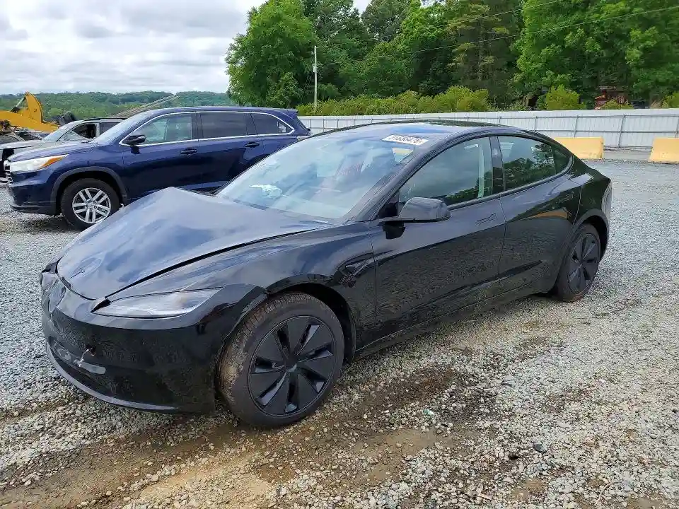 5YJ3E1EA6TF125743 2026 TESLA MODEL 3-0