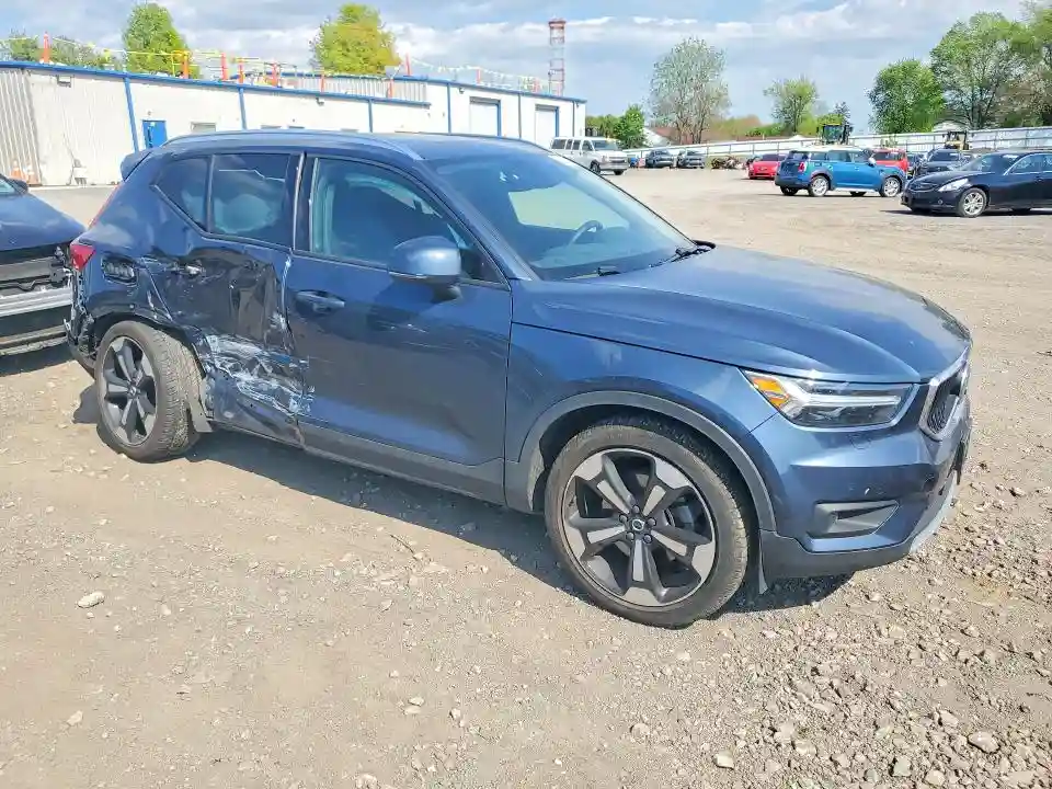 YV4162UK0N2739145 2022 VOLVO XC40-3