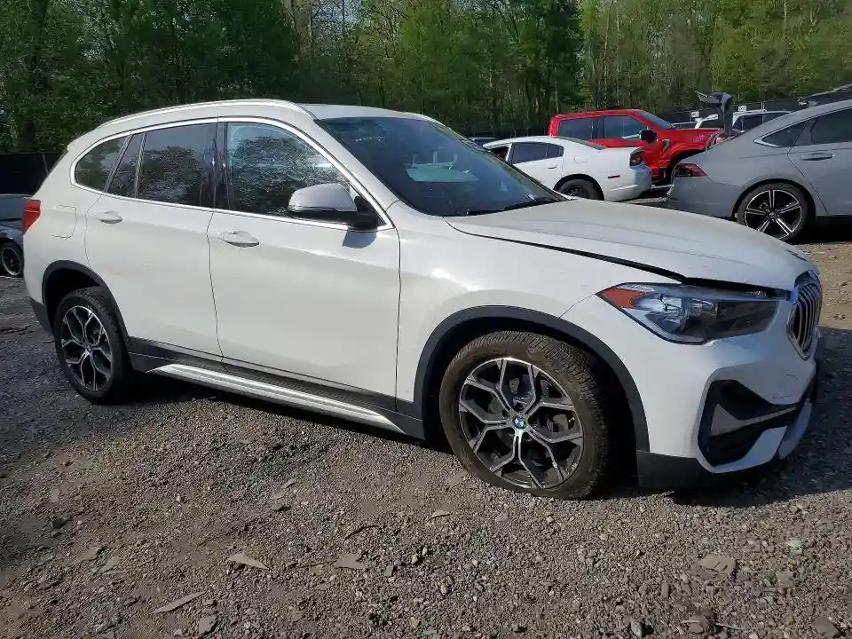 WBXJG9C03L5R60097 2020 BMW X1-3