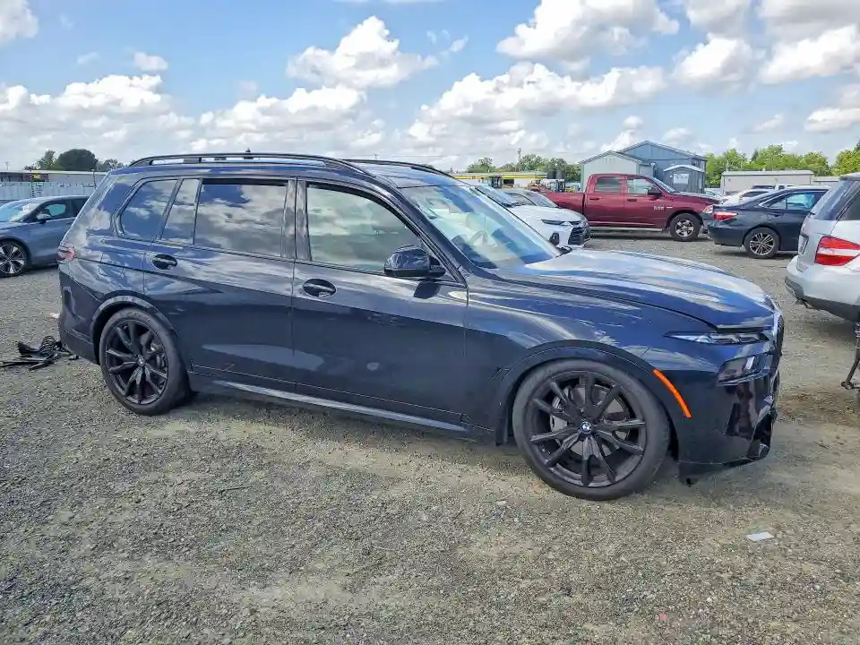 5UX23EM01R9V56588 2024 BMW X7-3