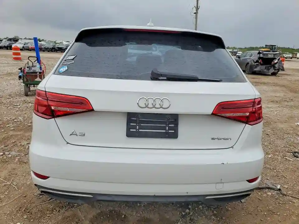 WAUUPBFF2JA154853 2018 AUDI A3-5