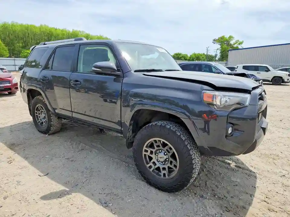 JTEFU5JRXR5305297 2024 TOYOTA 4RUNNER-3