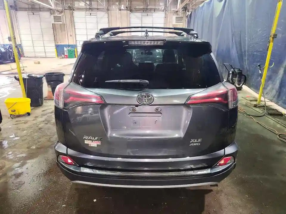 JTMRFREV5JD228052 2018 TOYOTA RAV4-5