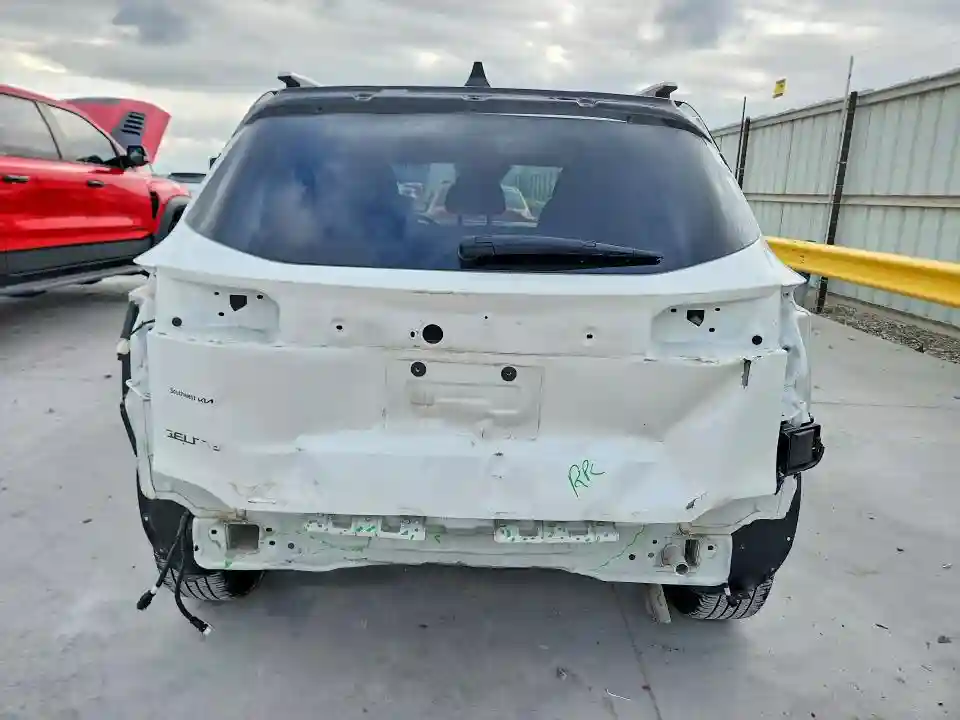 KNDEU2AA0S7676150 2025 KIA SELTOS-5