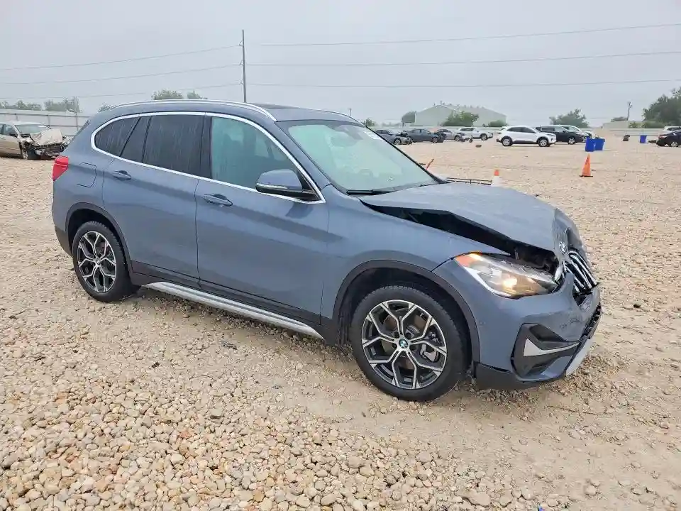 WBXJG7C00M5U33656 2021 BMW X1-3