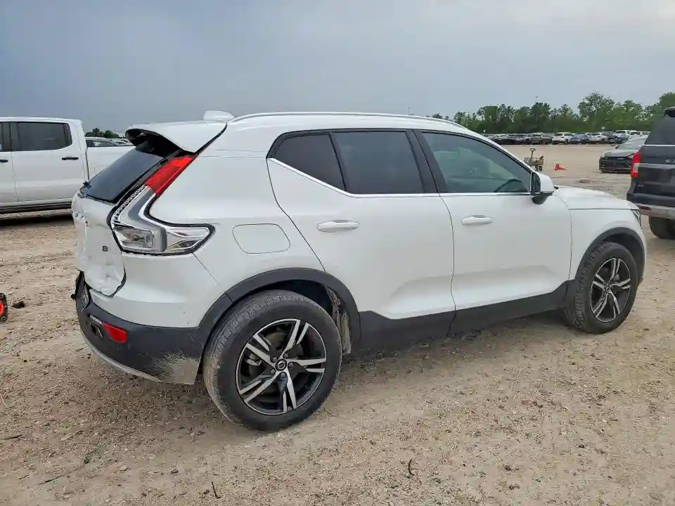 YV4L12UK8R2330629 2024 VOLVO XC40 CORE-2